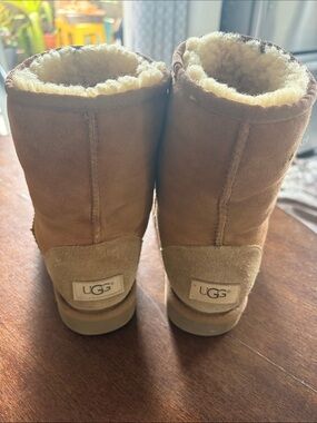 UGG Short Shearling Boots - Chestnut Brown